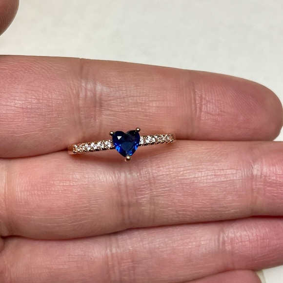 Minimalist blue Heart Rose Gold Ring - Picture 7 of 10